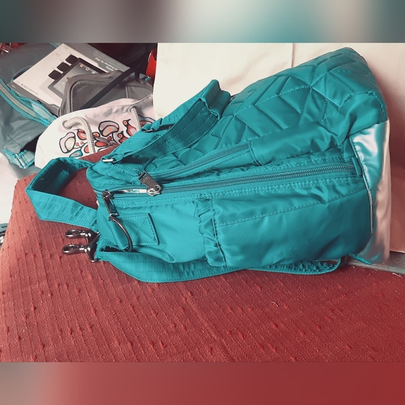 24HR SALE...EUC Lug Tracker XL Overnight Tote - Picture 7 of 16